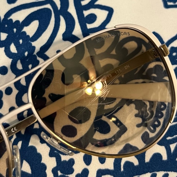 Michael Kors MK5004 Chelsea Sunglasses White & Tan Lenses w/ Case Gold Frame - Picture 9 of 13